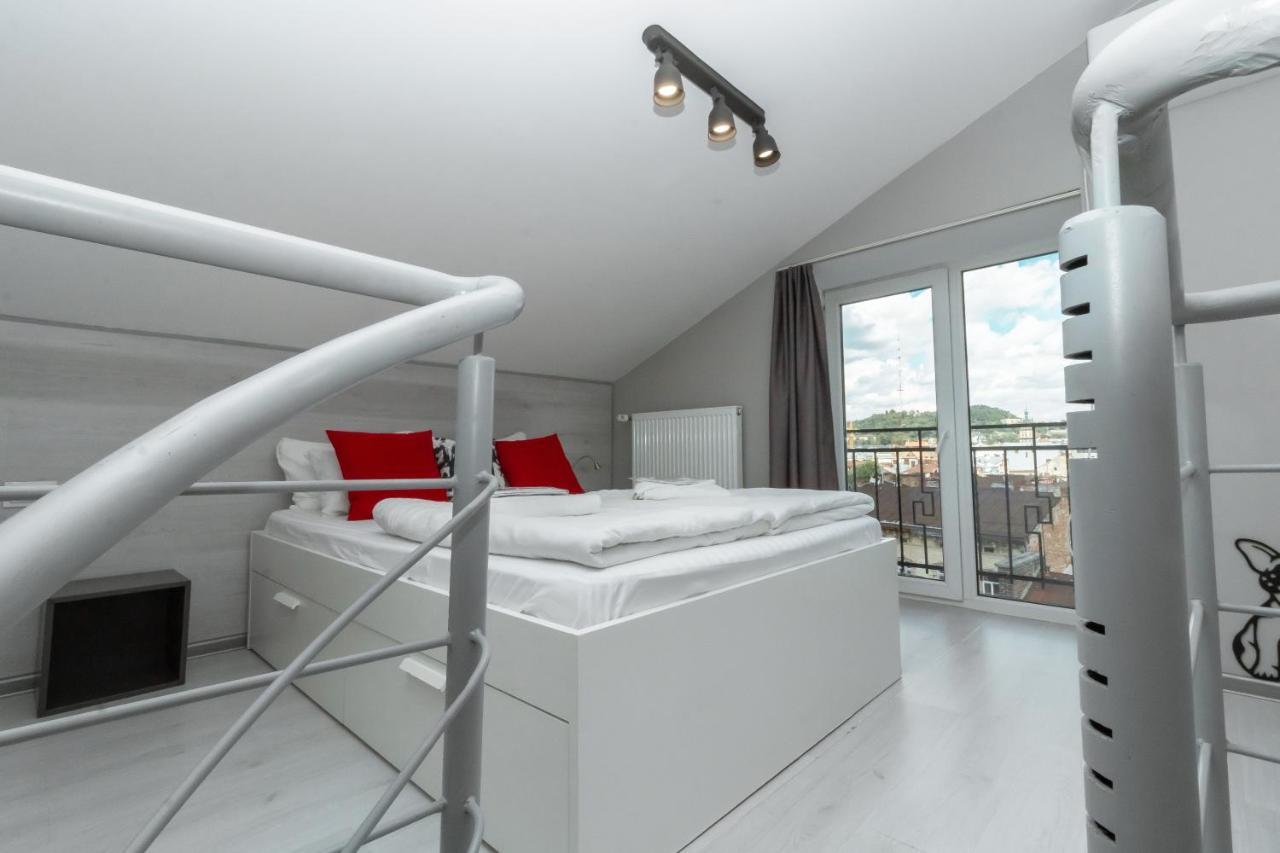 Stories Hub Aparthotel Lviv Bagian luar foto