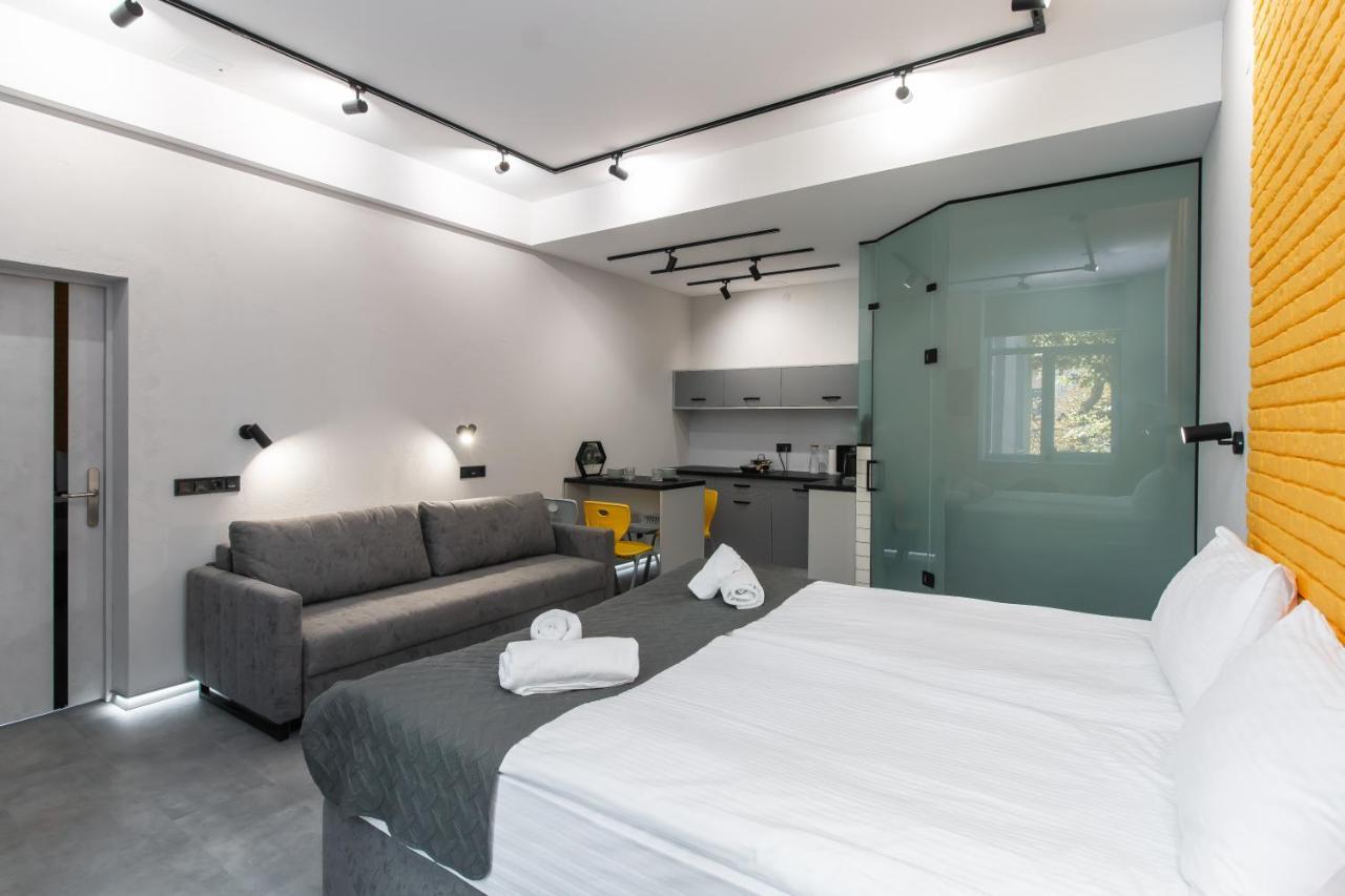Stories Hub Aparthotel Lviv Bagian luar foto
