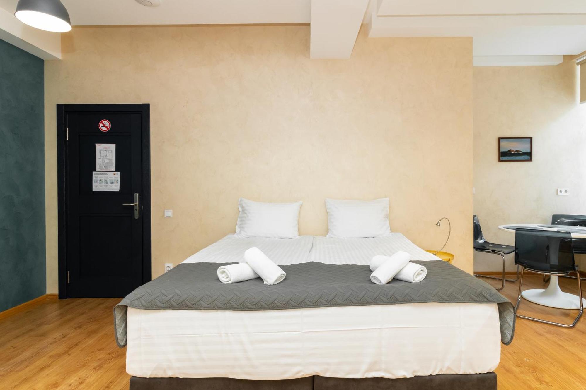 Stories Hub Aparthotel Lviv Ruang foto